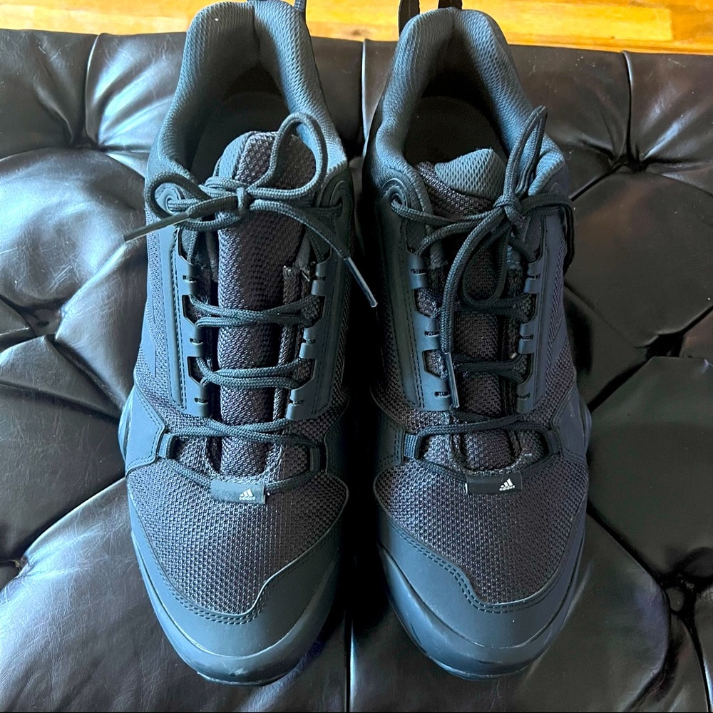 Adidas Terra - Size 12